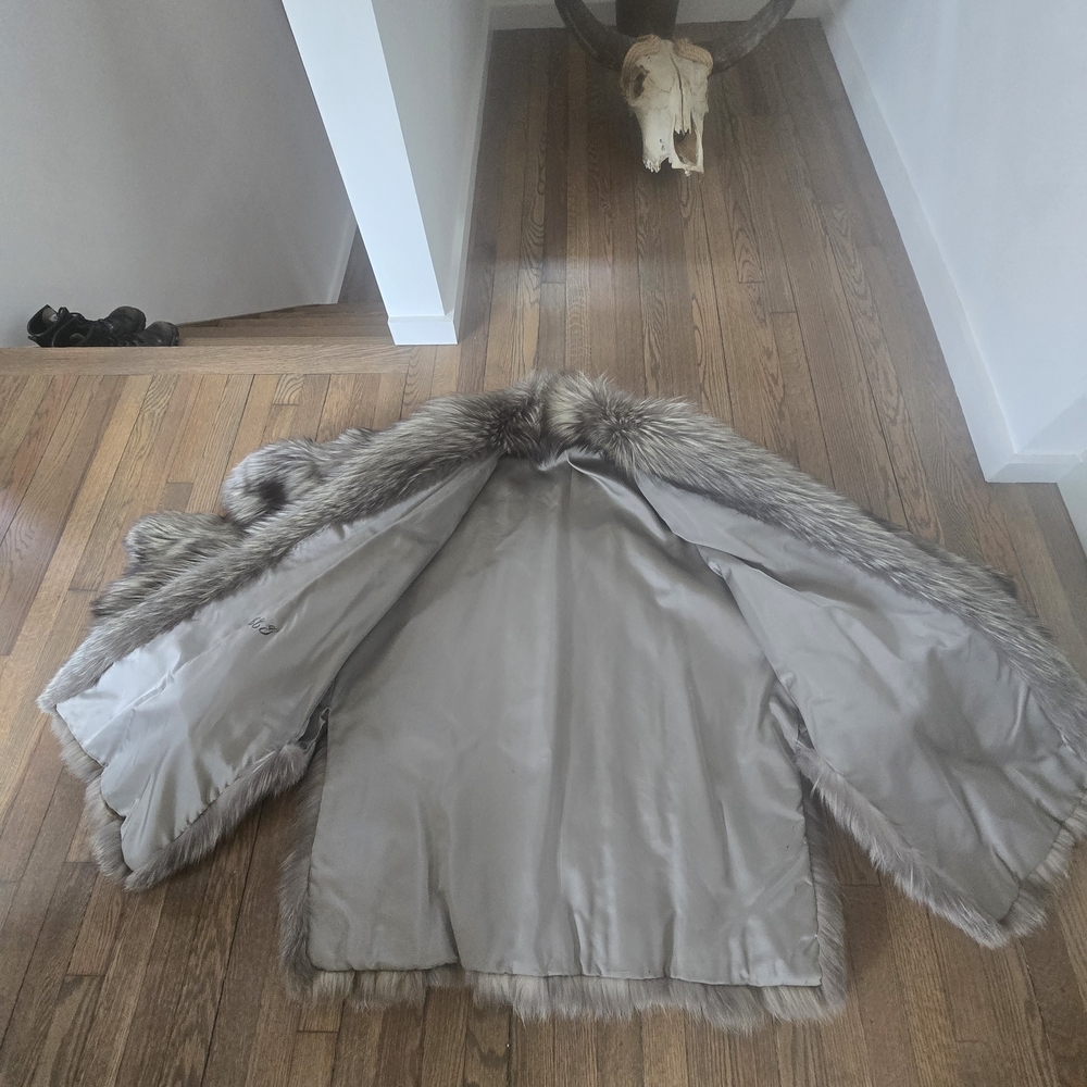 Luxurious Fox Fur Coat - Gray - Picture 15 of 16